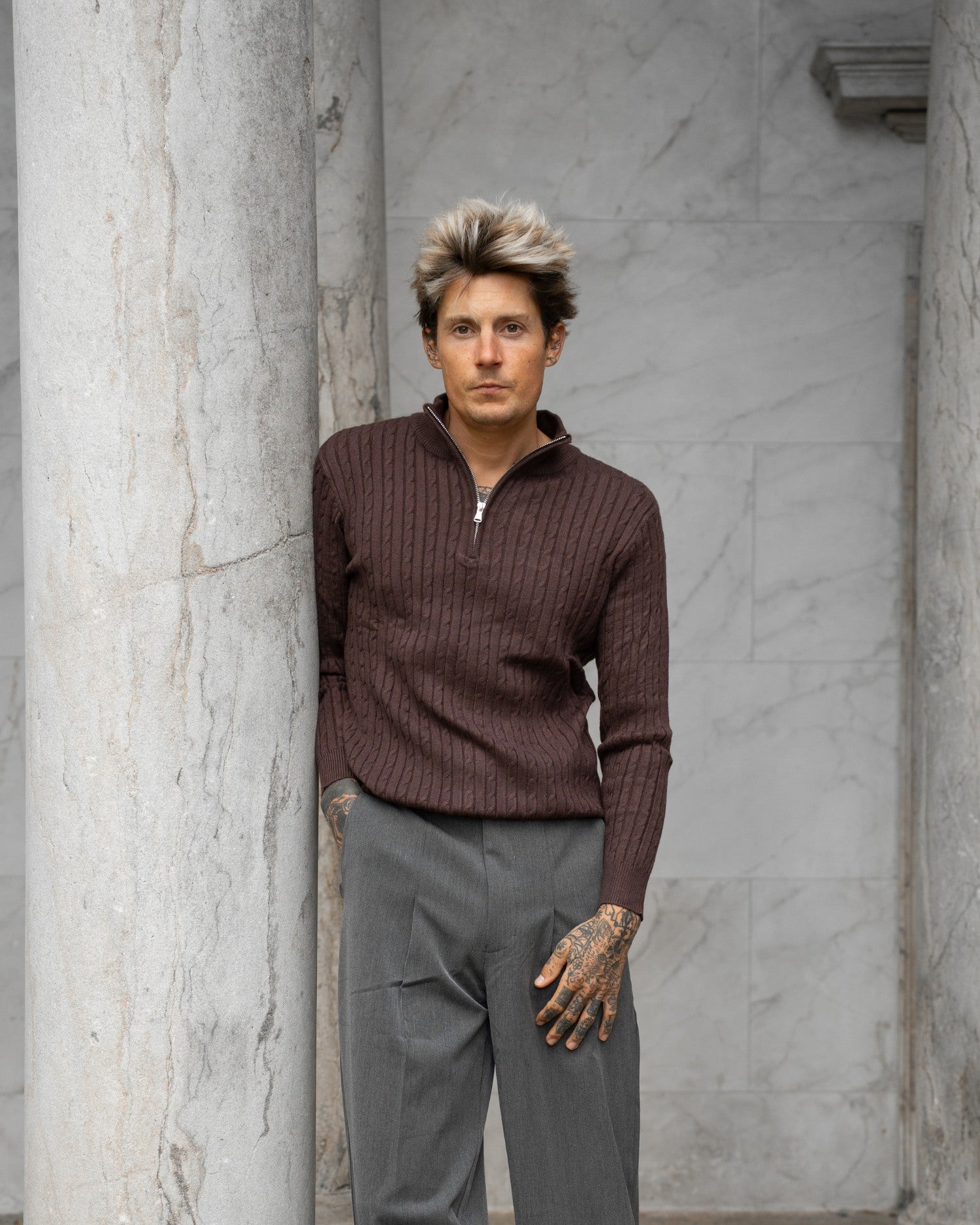 Halbzip -Strick -Braun