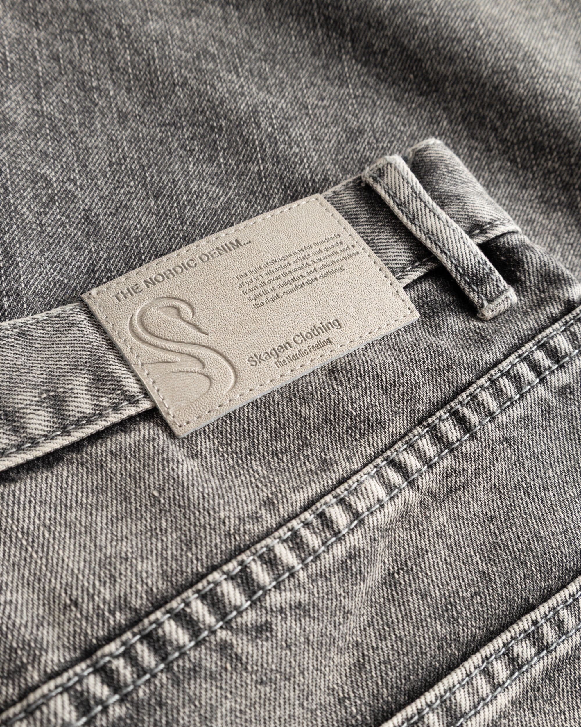 Regelmäßige Denim -Jeans grau gewaschen