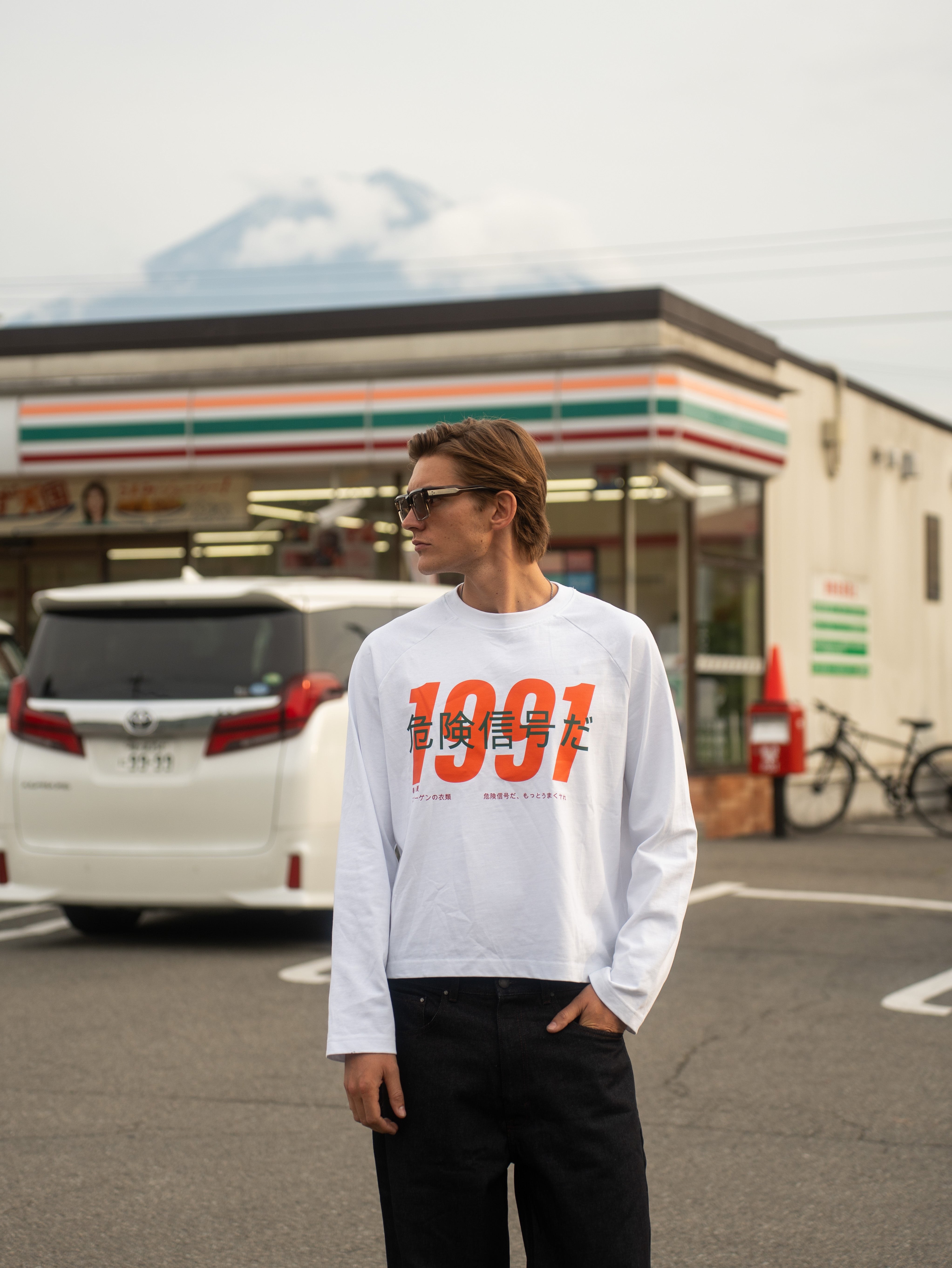 Tokyo sun longsleeve White