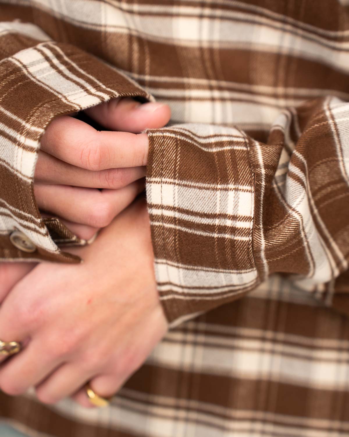 Kariertes Flanellhemd braune Dame