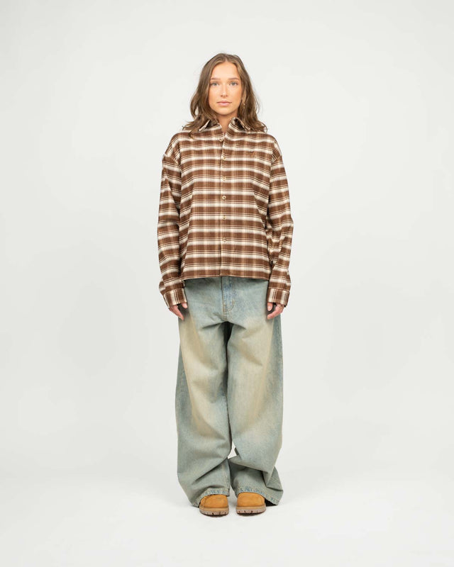 Kariertes Flanellhemd braune Dame