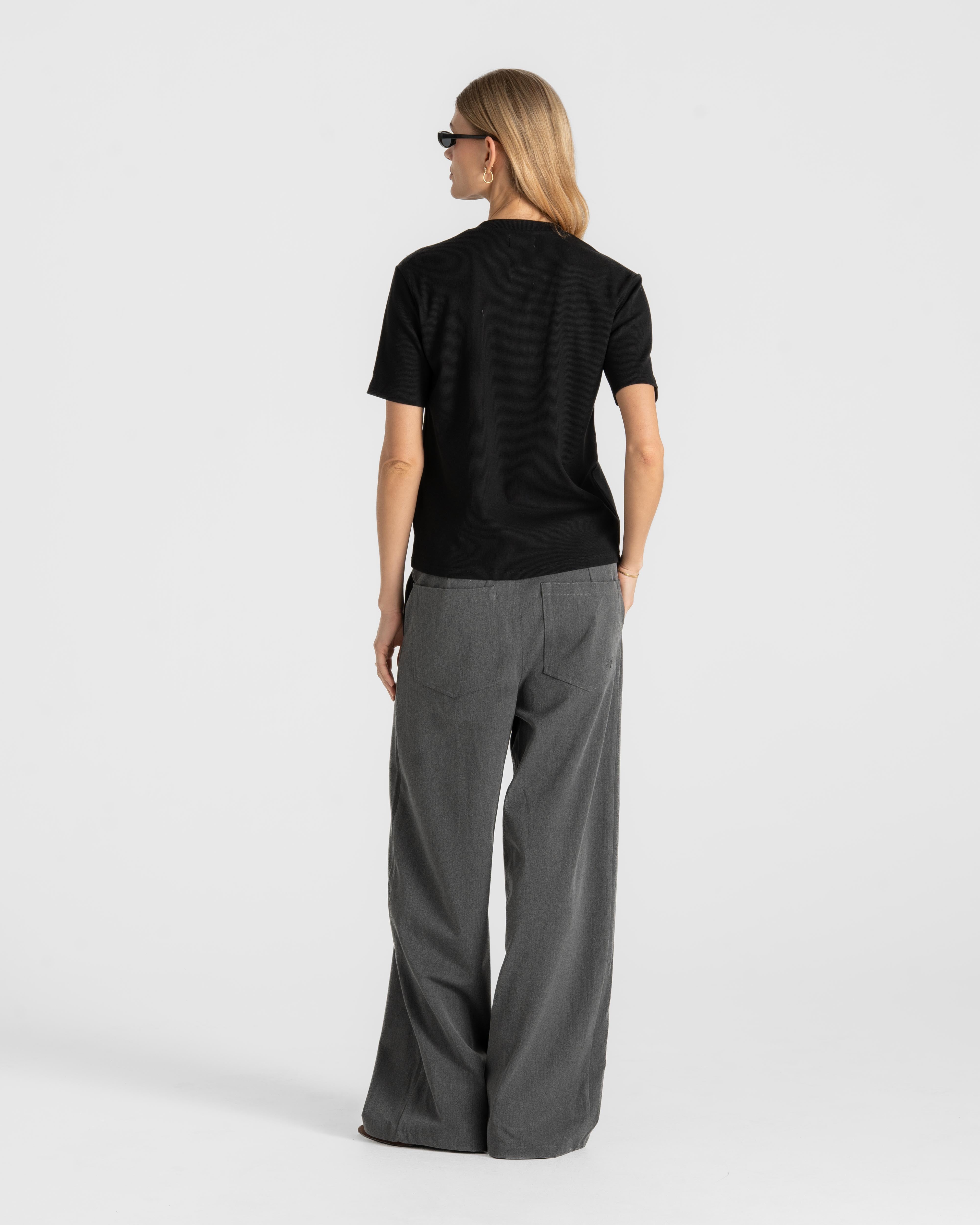 Henley Short Sleeve Black Dame