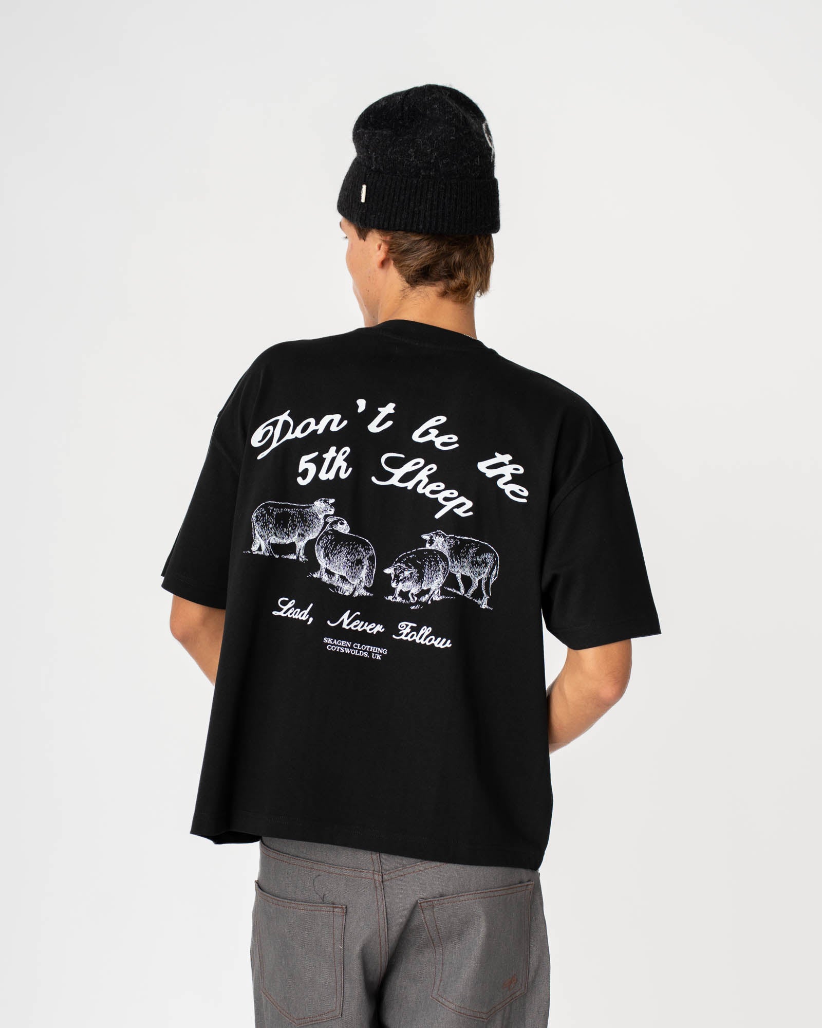 Graphic T-Shirt 'Lead, never follow' Black