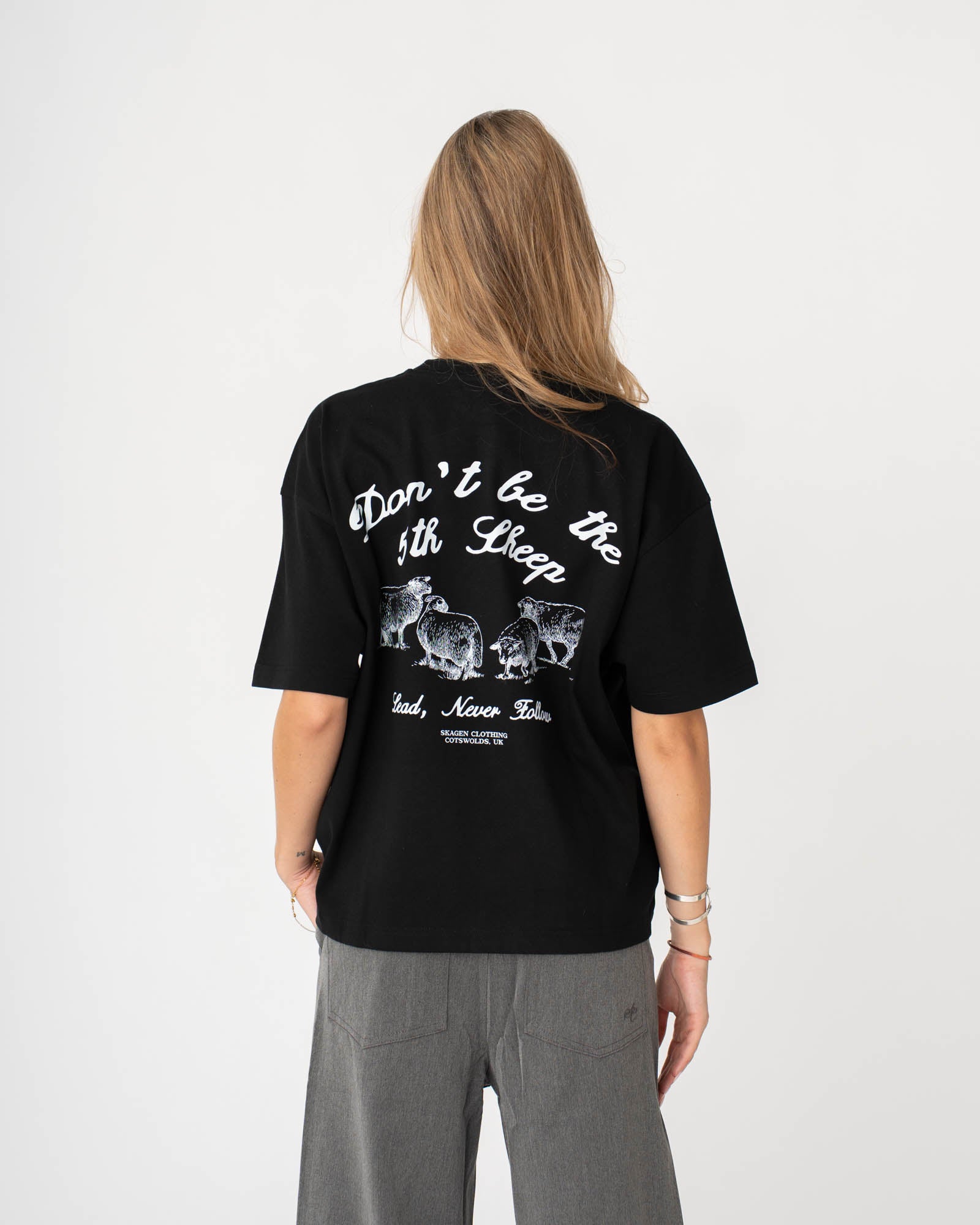 Graphic T-Shirt 'Lead, never follow' Black